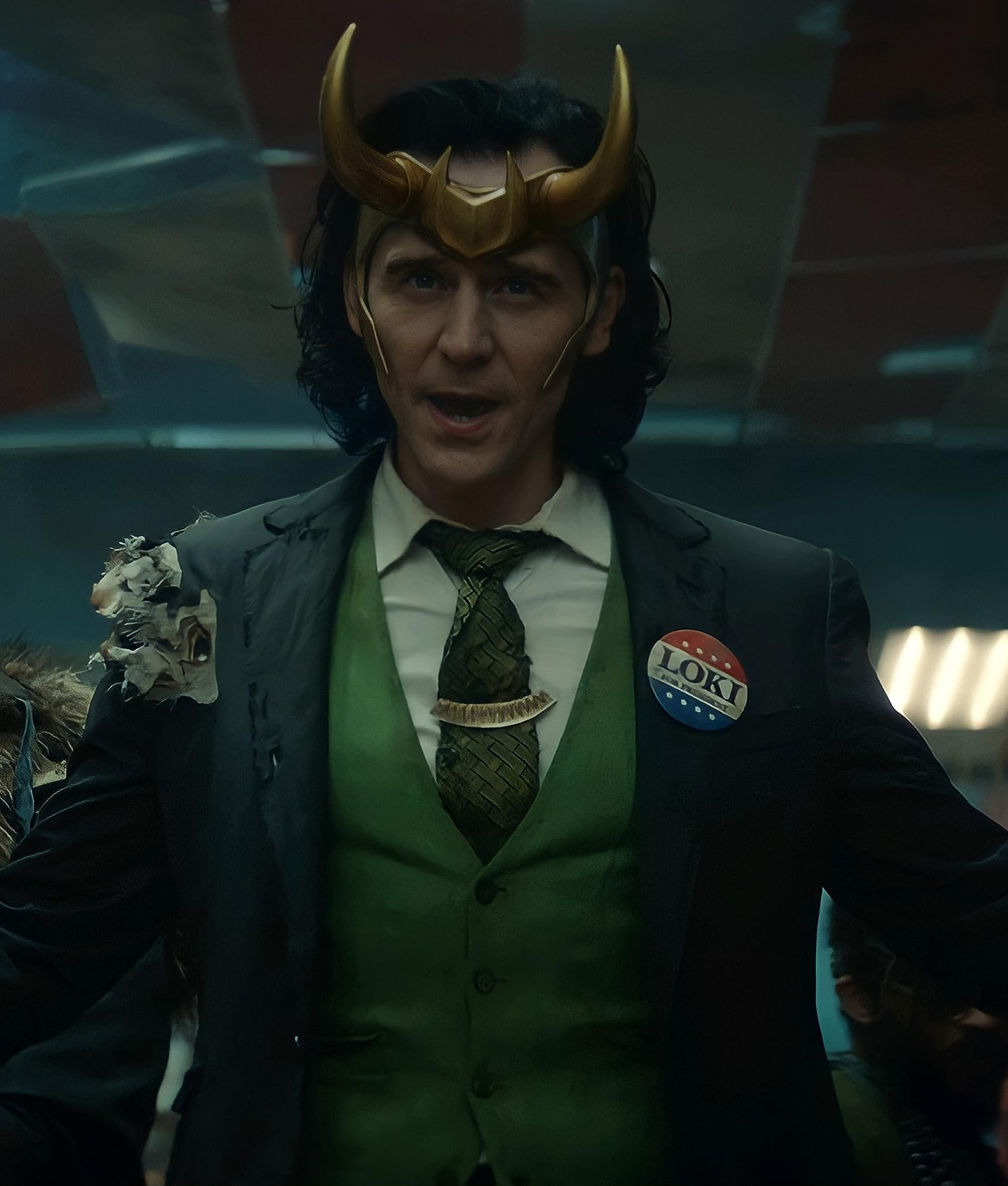Loki 2021 Tom Hiddleston Suit