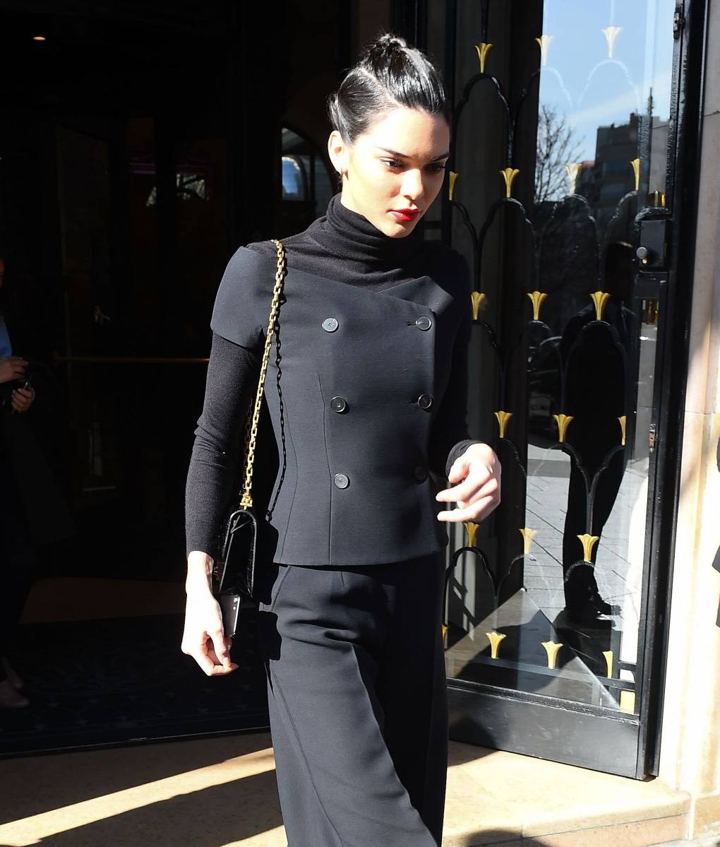 kendall-jenner-leaving-at-four-seasons-hotel-george-v-in-paris