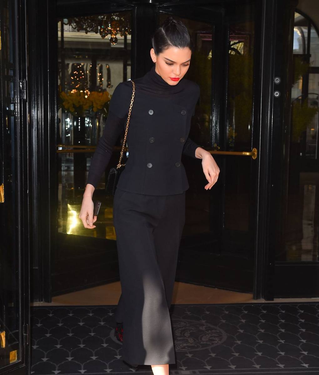 kendall-jenner-leaving-at-four-seasons-hotel