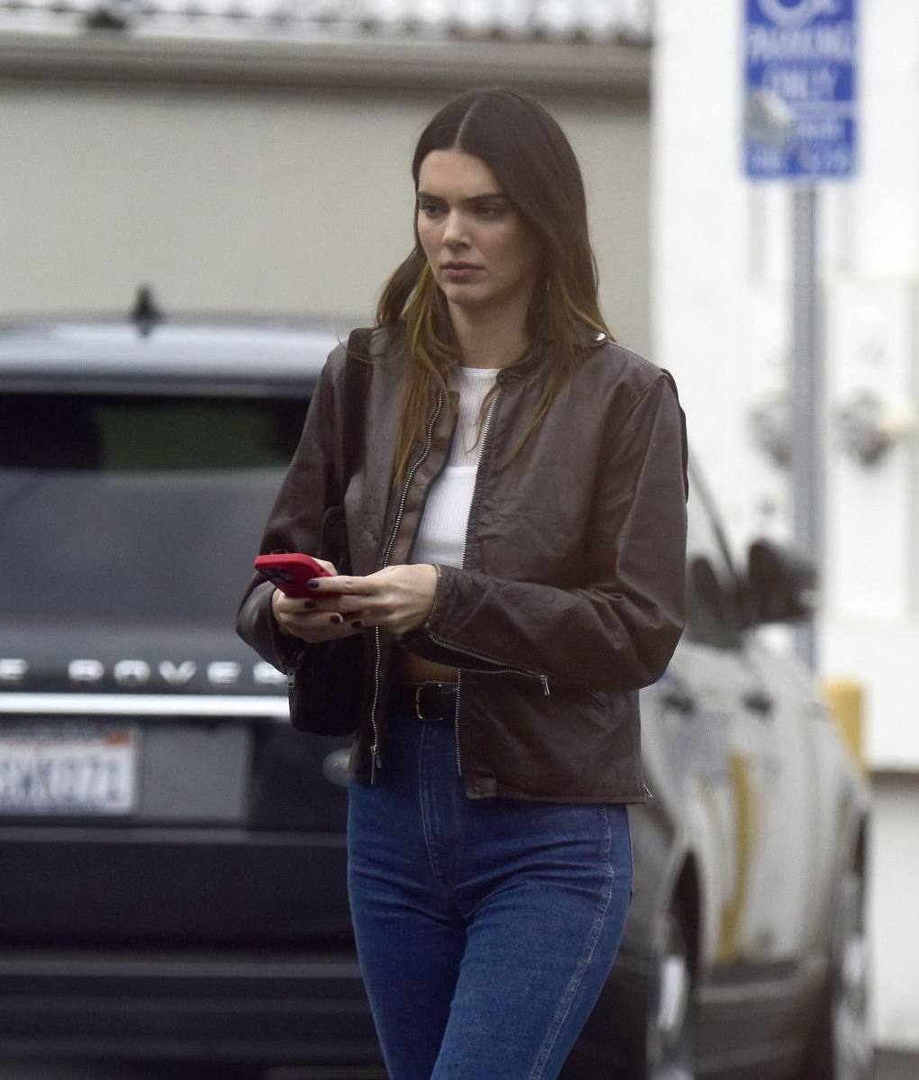 kendall-jenner-out-and-about-in-los-angeles