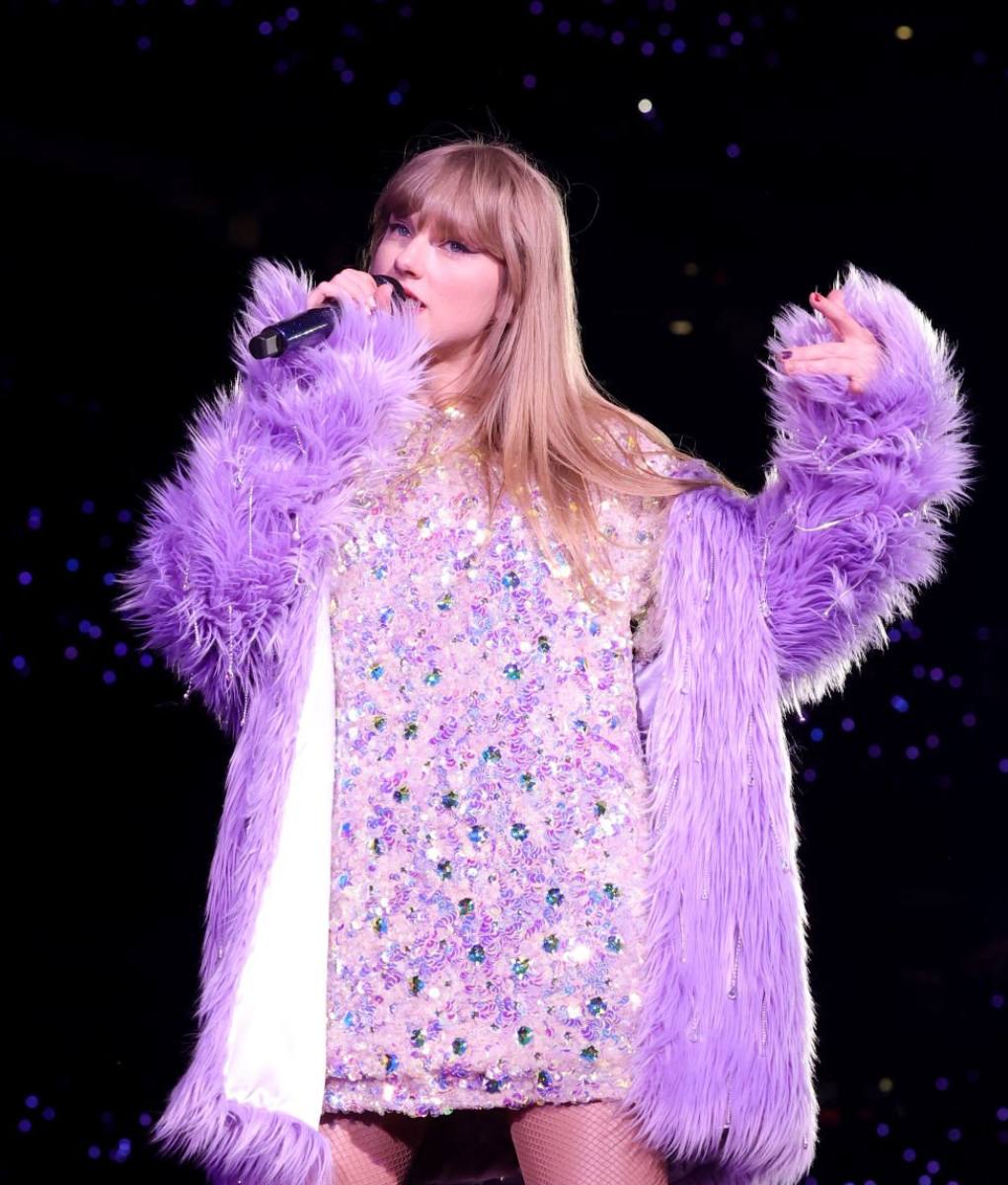Taylor Swift Purple Faux Fur Coat (3)