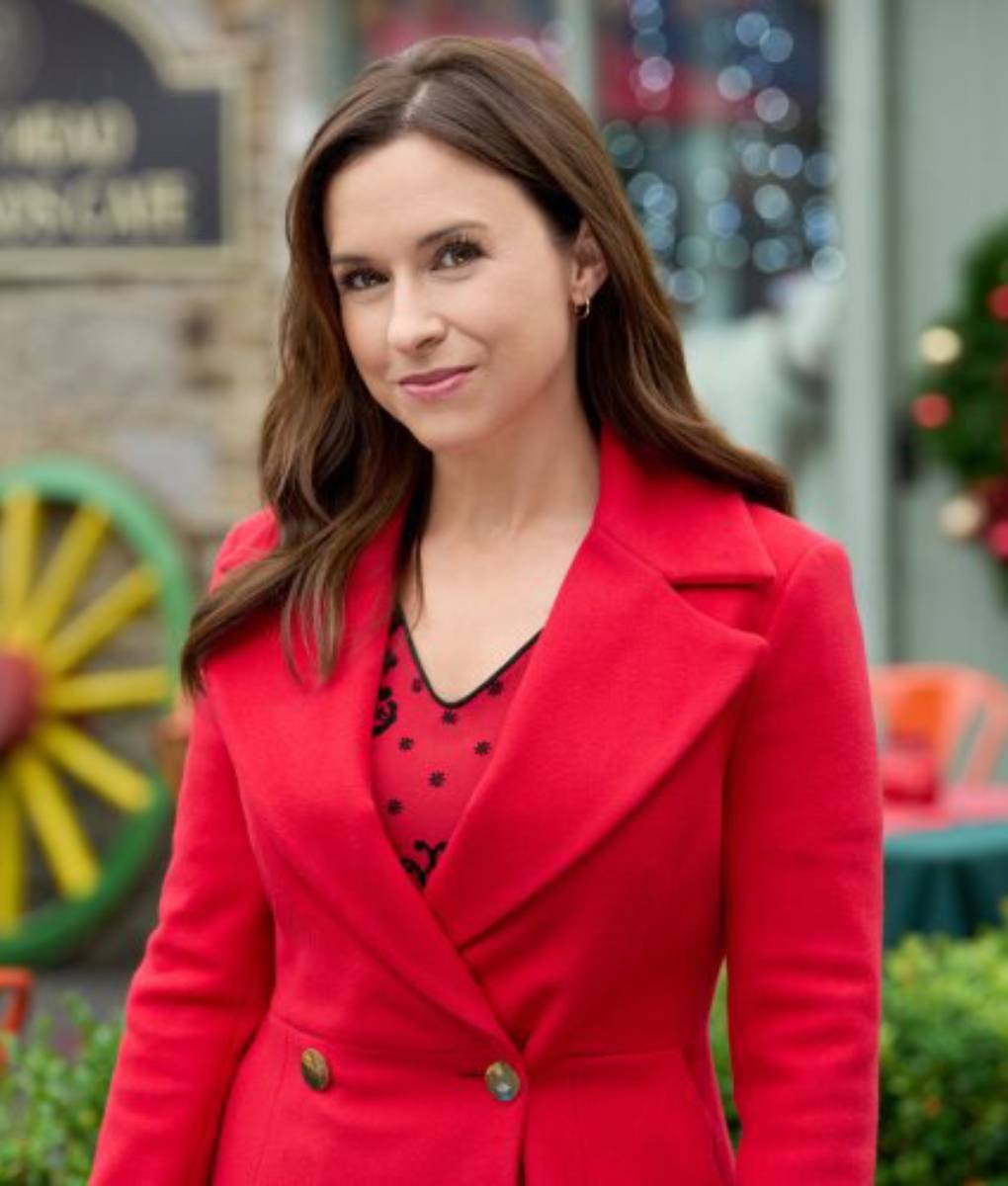 A Merry Scottish Christmas Lindsay Red Coat (3)