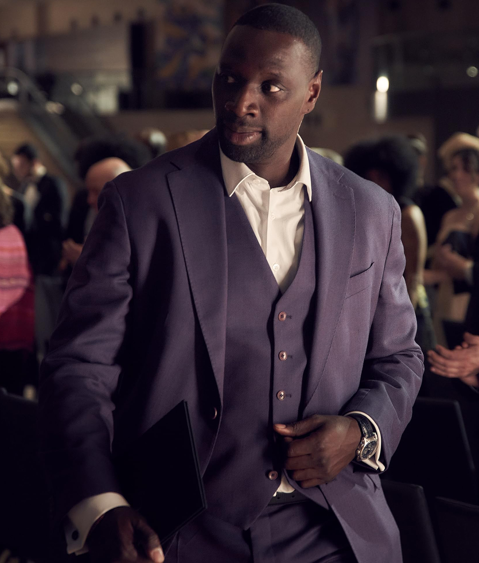 Omar Sy Lupin S01 Purple Suit (5)