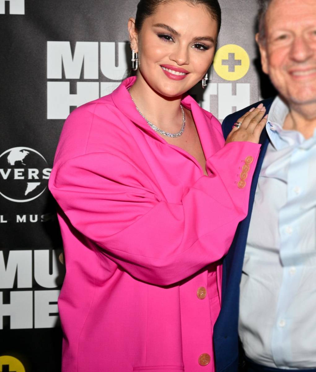 Selena Gomez Pink Blazer (4)