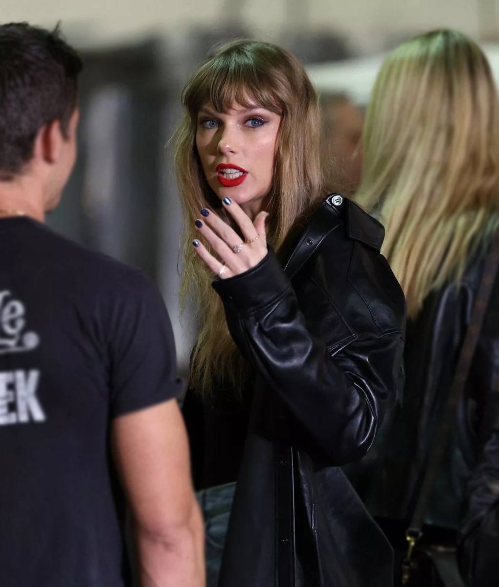 Taylor Swift Black Leather Jacket (2)