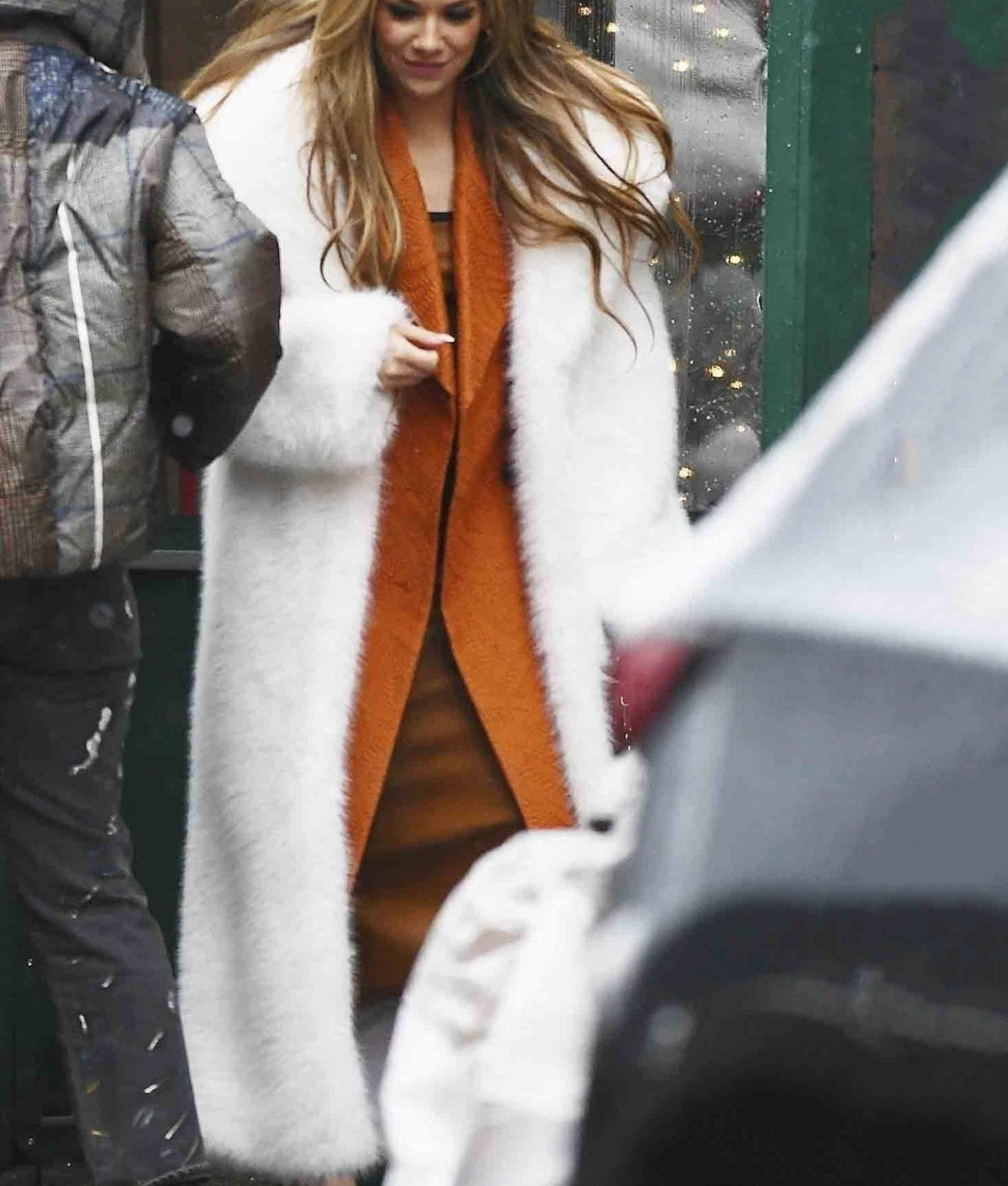 Allison Holker White Fur Coat (3)