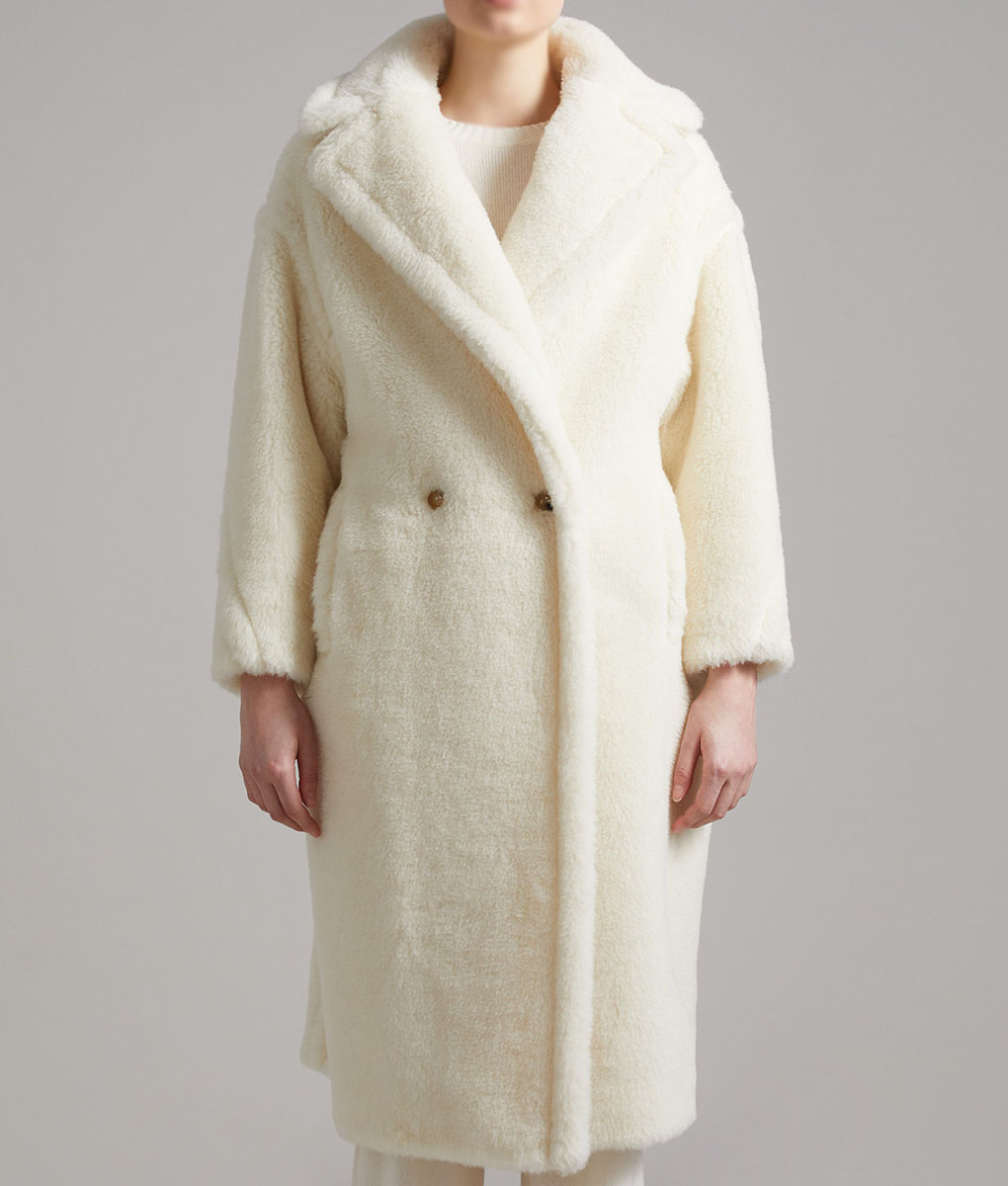Beyoncé White Fur Coat (3)