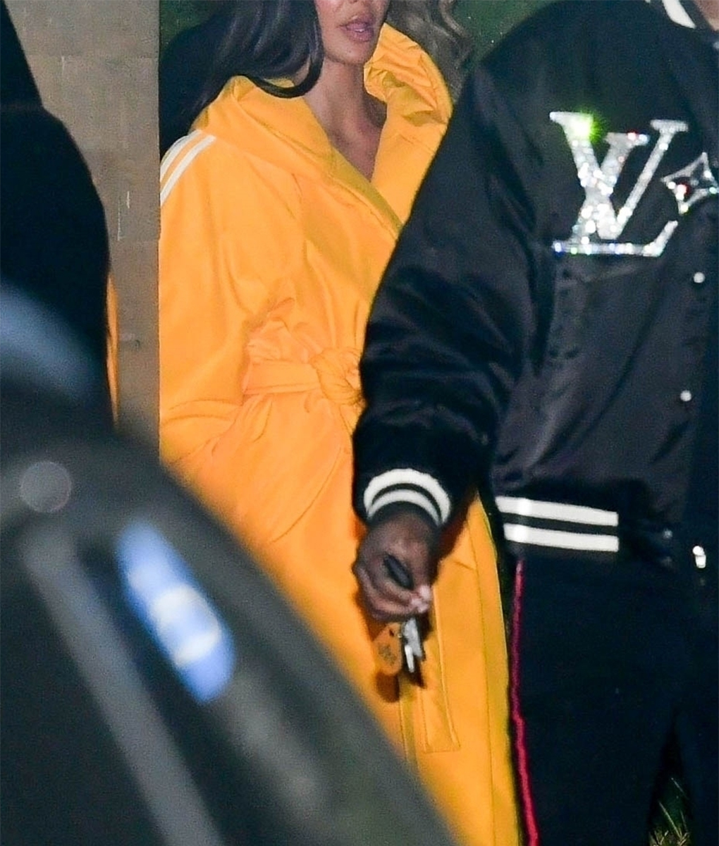 Kim Kardashian Yellow Bath Coat (1)