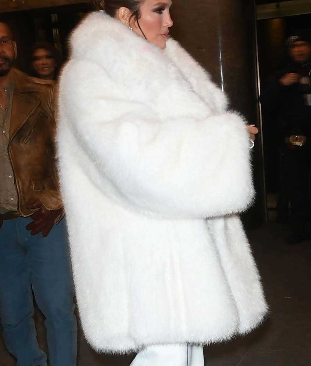 Jennifer Lopez SNL White Fur Coat (2)