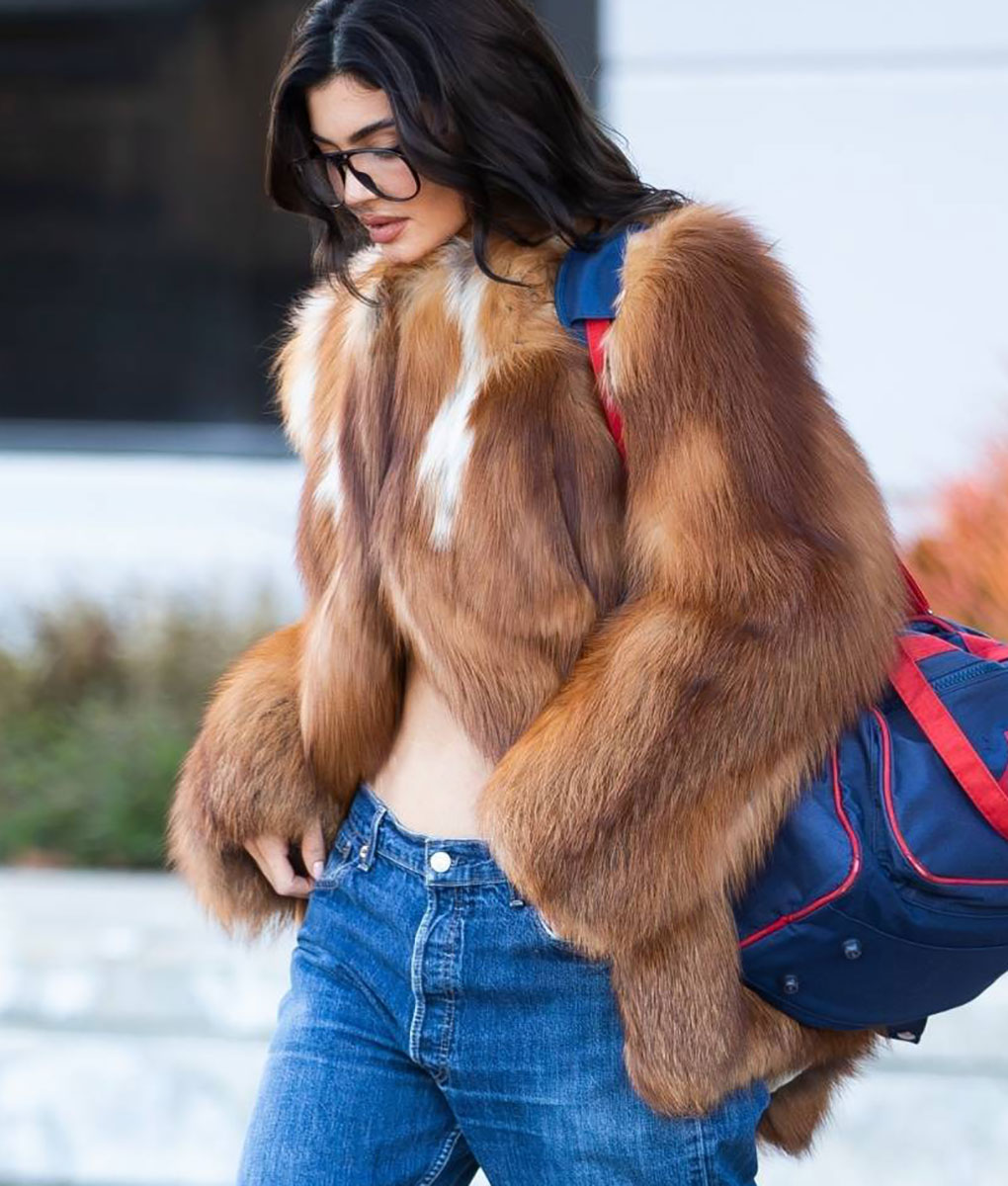 Kylie Jenner Brown Fur Coat (3)