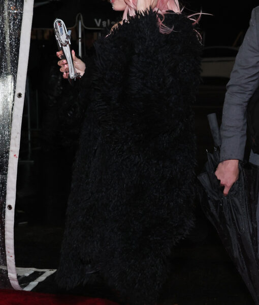 Megan Fox Grammy Awards 2024 Black Fur Coat-2