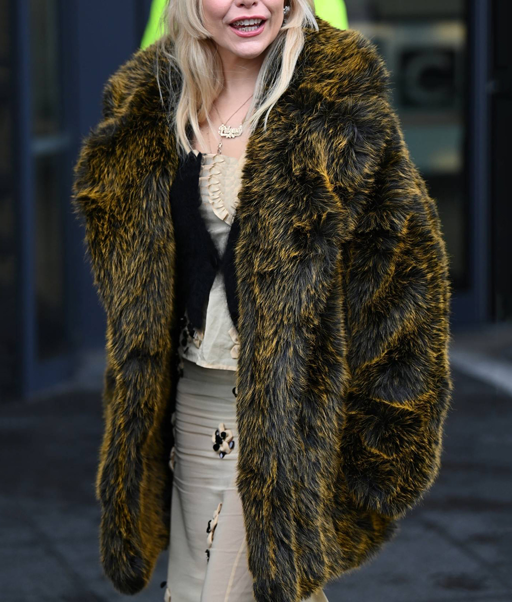 Paloma Faith Black Fur Coat (3)