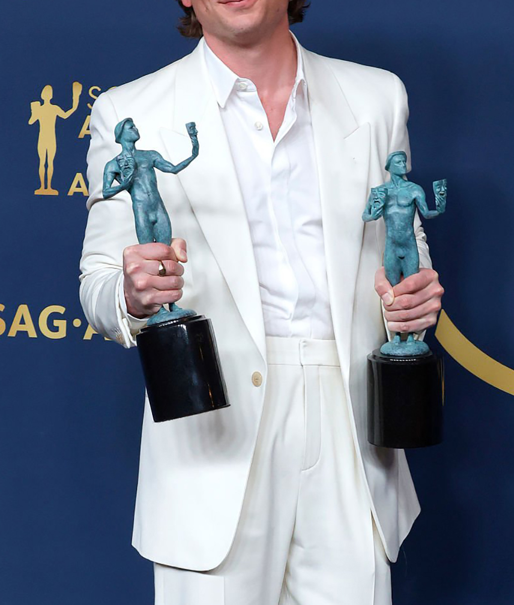 Jeremy Allen White 30 SAG Awards Suit (5)