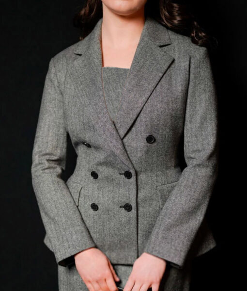 Maisie Williams Fashion Week Gray Blazer-2