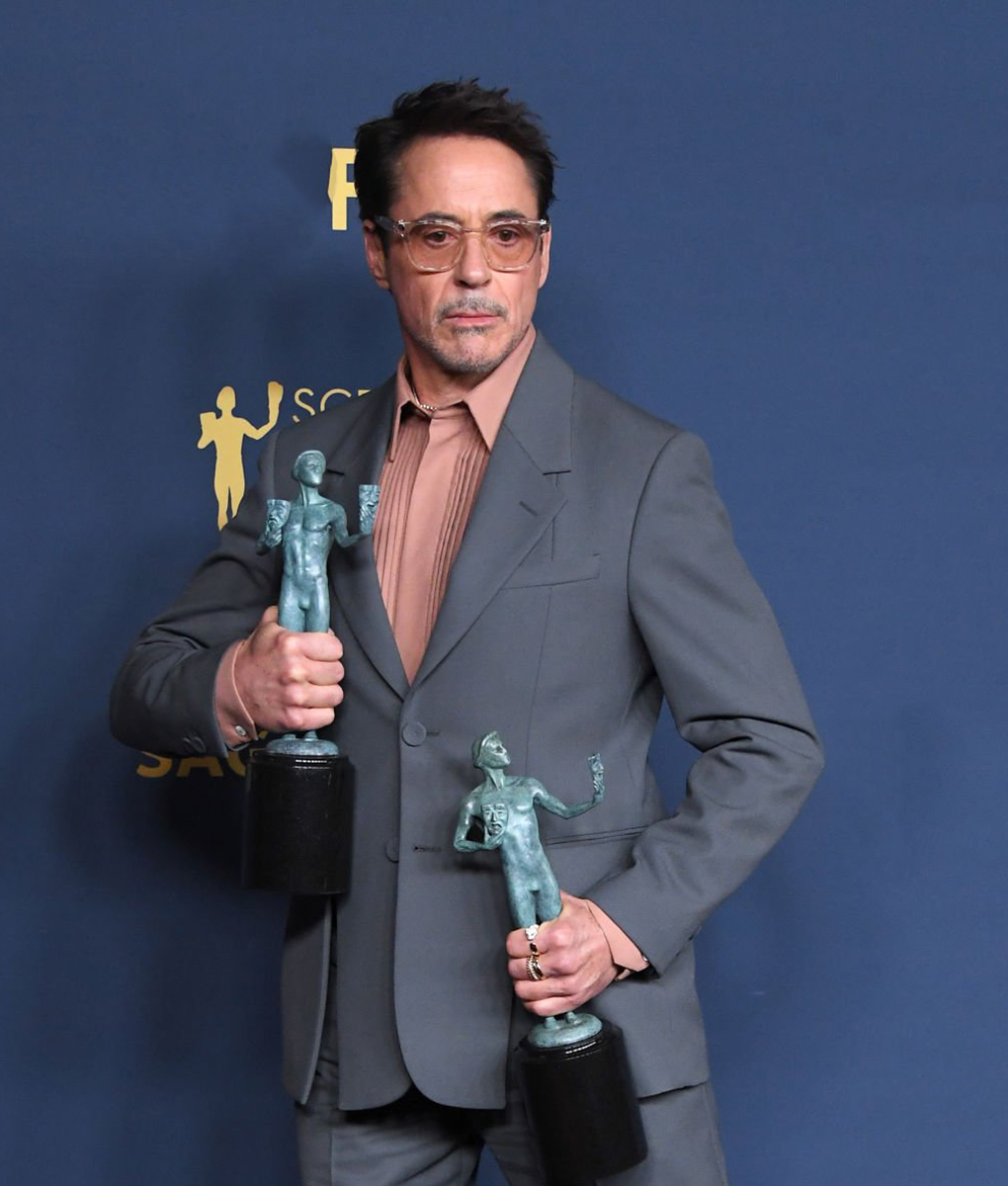 Robert Downey Jr. 30th SAG Awards Gray Blazer (4)